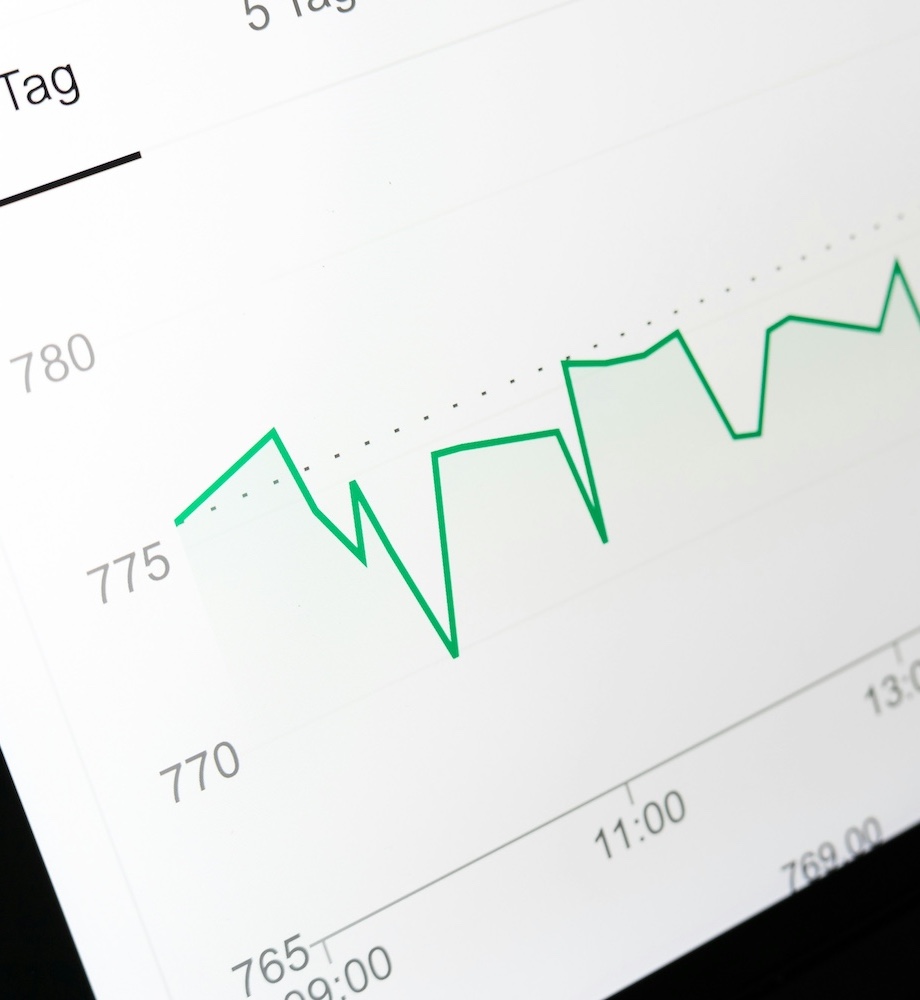 Vehicle data reporting green graph on macbook