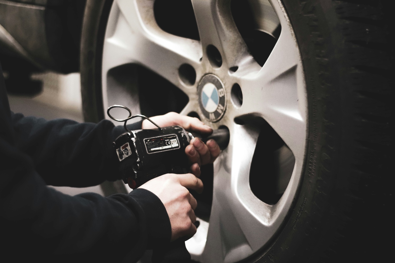 Mechanic changing a tyre